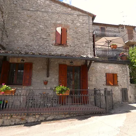 Scappo In Umbria, La Casa Dei Nonni Terni